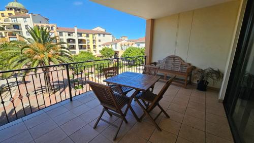 La Palmera Island Club Canal Front