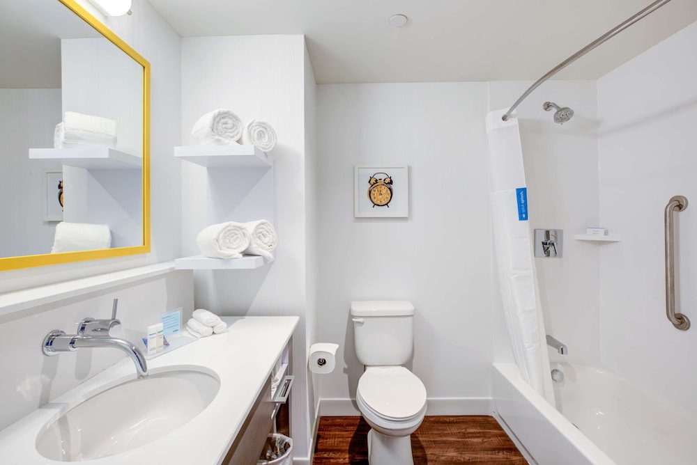 Hampton Inn & Suites Boston Waltham - photo 18