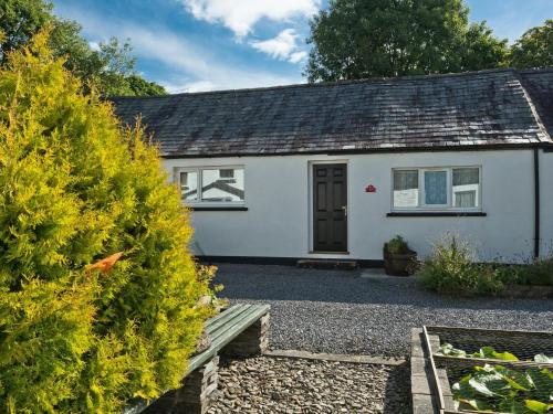 Wrens Nest Newcastle Emlyn Carmarthenshire — hotel in Newcastle Emlyn