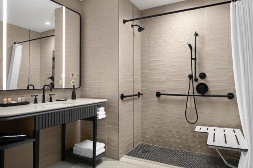Renaissance Milwaukee West Hotel - photo 17