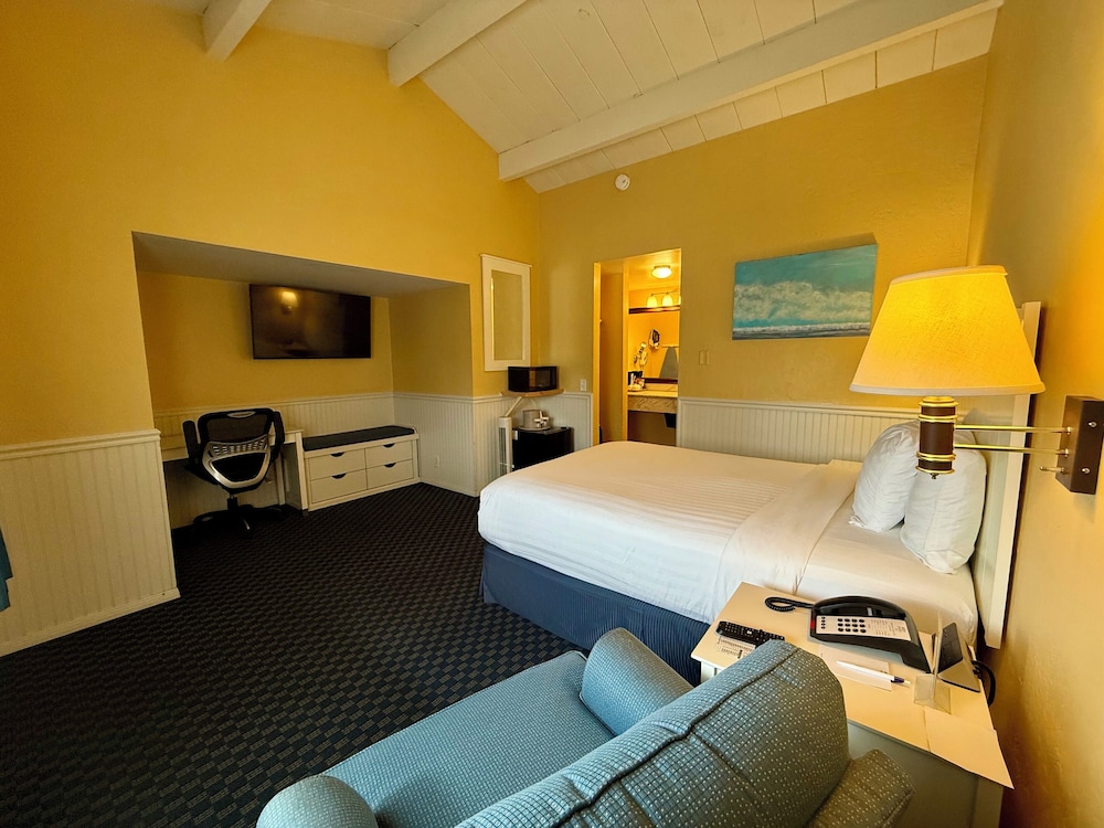 Monterey Bay Lodge - photo 16