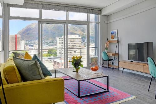 Lola Luxury city centre apartment with City and Mountain views