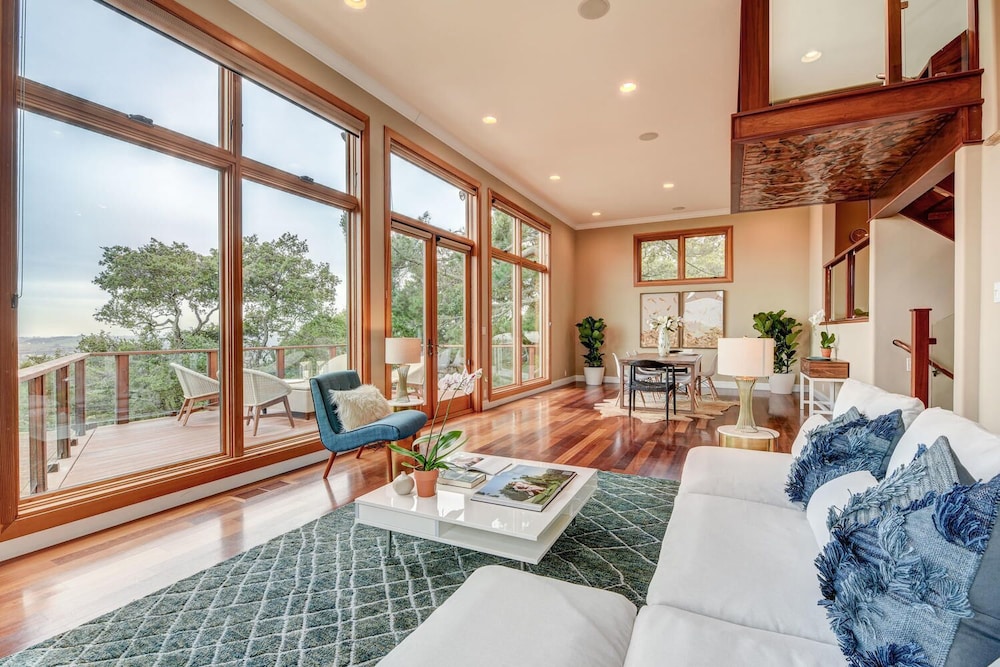 Luxe Modern Lavish Views Minutes To Town 3 Bedroom Home by RedAwning — 4-Star Luxury Hotel in Napa, United States