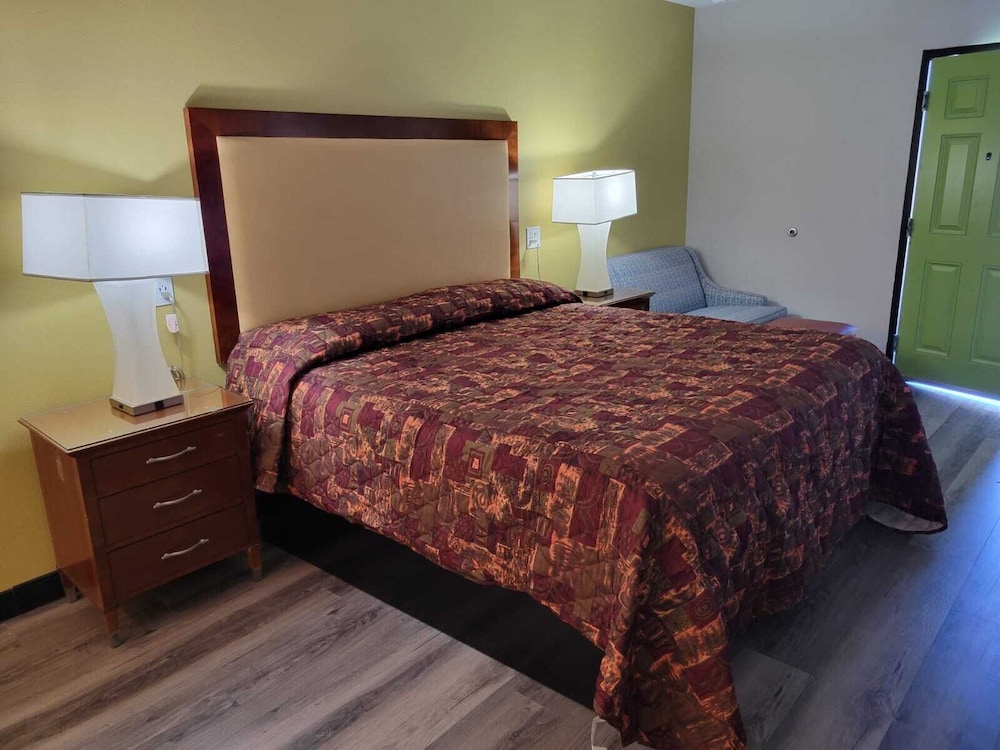 Stadium Inn & Spas - photo 8