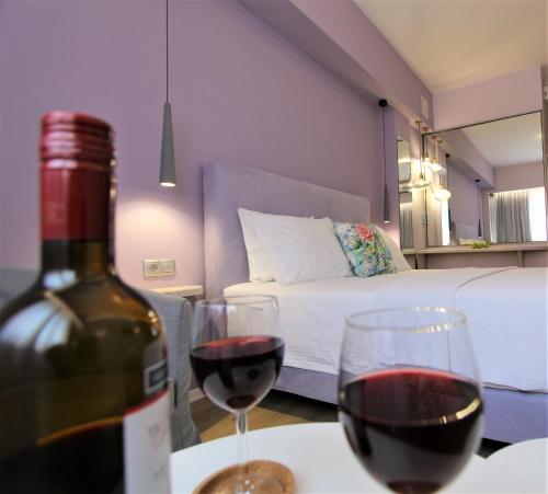 Aiolos Apartments Ermou 64 Monastiraki Plaka Junior Suite — 4-Star Luxury Hotel in Athens, Greece