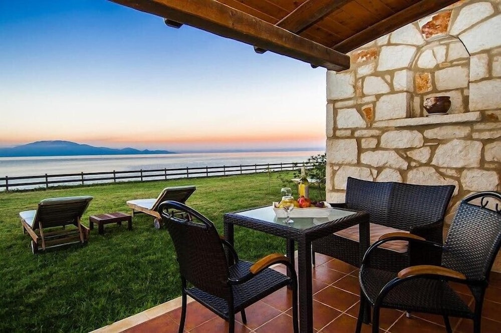 Kavos Psarou Villas — 4-Star Luxury Hotel in Zakynthos, Greece