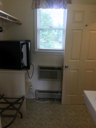 Four Seasons Motor Inn - photo 10