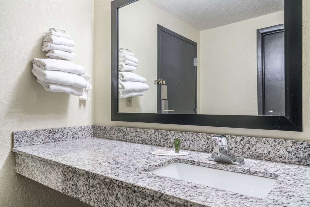 Super 8 by Wyndham Rice Lake - photo 10