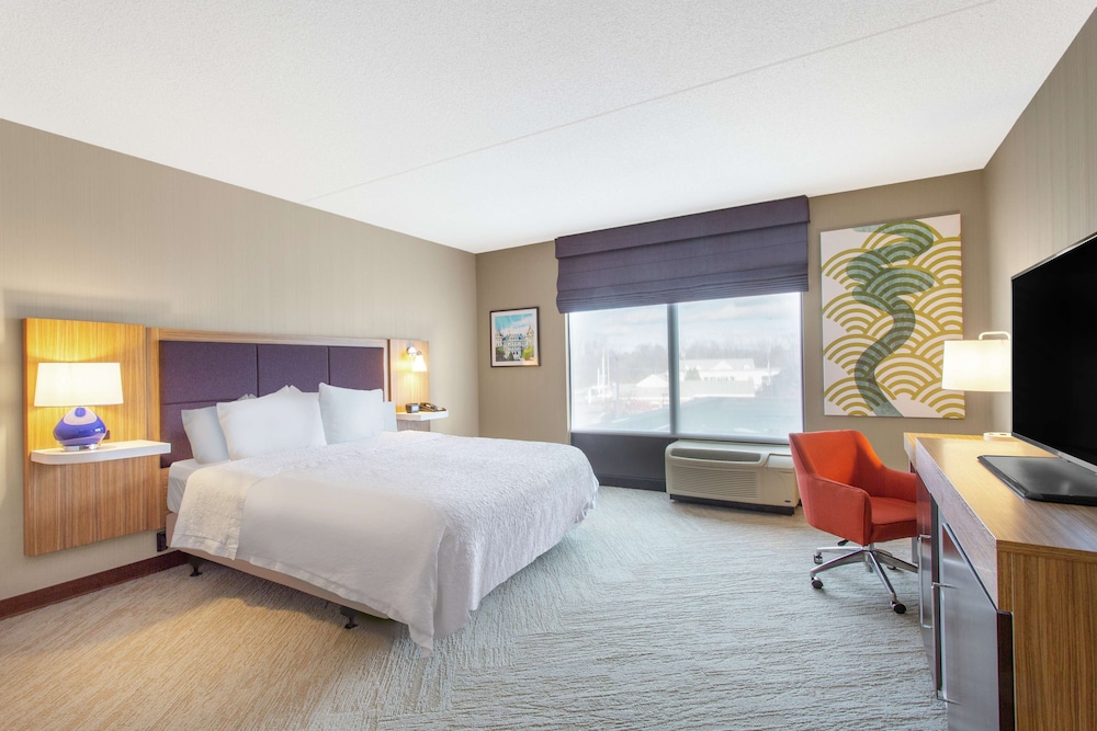 Hampton Inn & Suites Albany Airport - photo 13