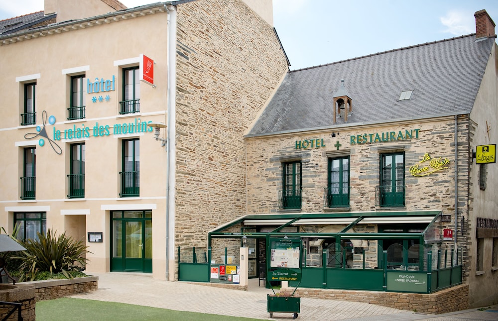 Logis Hotel La Croix Verte Le Relais Des Moulins pet-friendly hotel Bain-De-Bretagne