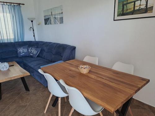 Apartment in Slatine with sea view terrace air conditioning WiFi 5147 2 — 4-Star Luxury Hotel in Slatine, Croatia