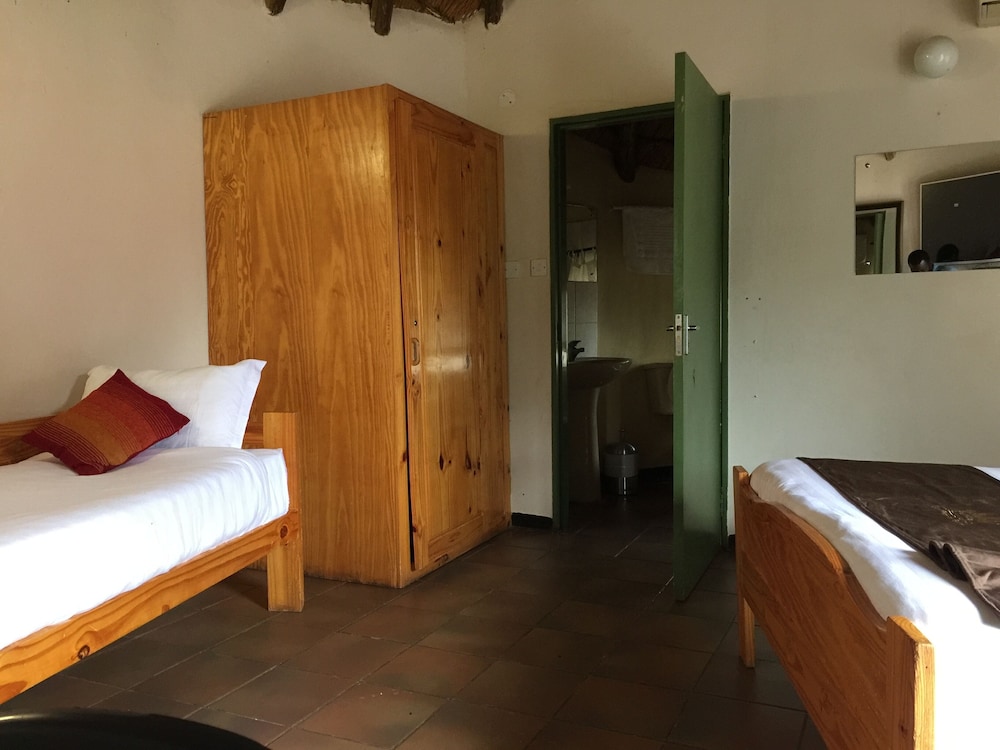 Kgogomodumo Lodge — Kanye — photo 4