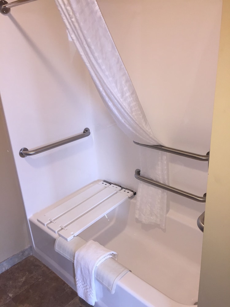 Cobblestone Inn & Suites Newton - photo 14