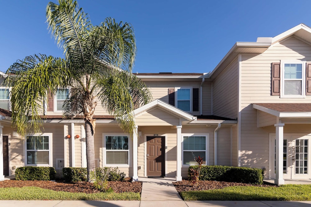 Moana's Hut Miles From World's Best Theme Parks — 4-Star Luxury Hotel in Kissimmee, United States