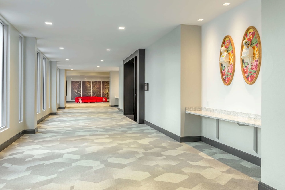 The Summit Hotel - photo 8