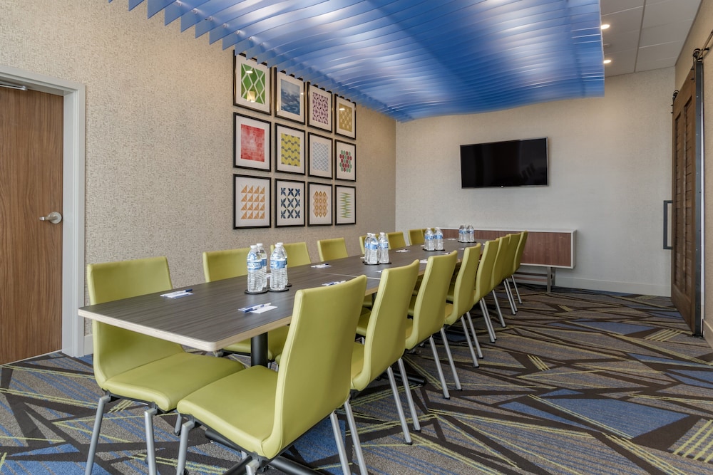 Holiday Inn Express & Suites Lancaster Mount Joy by IHG - photo 24