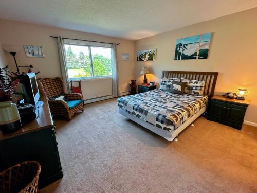 F4 Warm Fairway Village Townhome mountain views and large lawn So much to do - photo 45