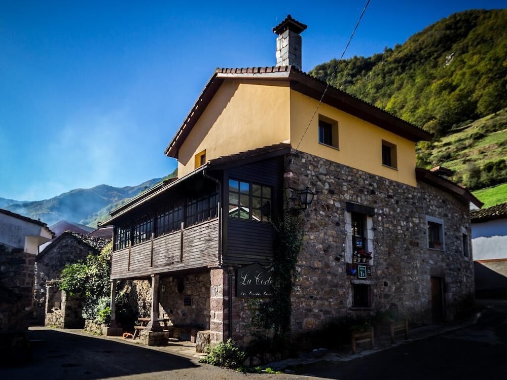 Hotel Rural La Corte De Somiedo — Pola De Somiedo
