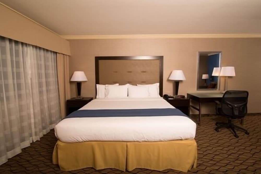 Holiday Inn Express Port Hueneme by IHG - photo 4