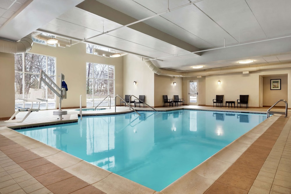 Hampton Inn & Suites Poughkeepsie - photo 36