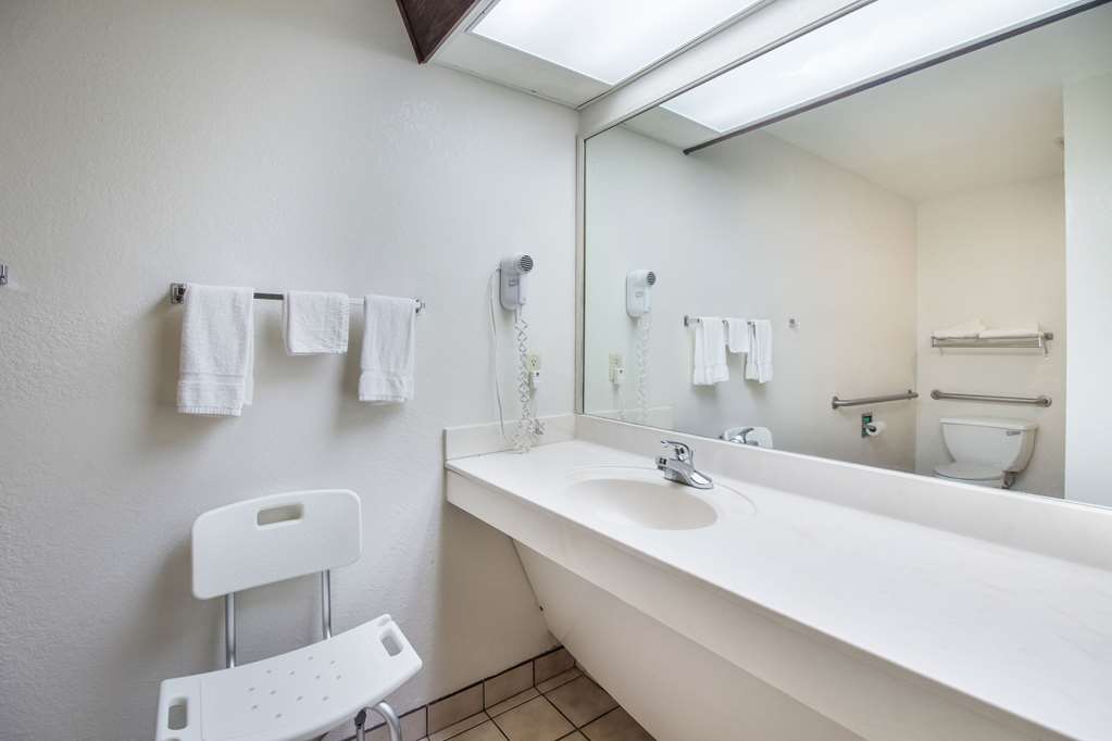 Rodeway Inn Bolivar - photo 18
