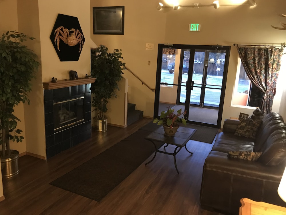 Lakeshore Inn & Suites - photo 9