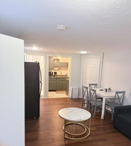 Garden level one bedroom apartment — 4-Star Luxury Hotel in Brockton, United States