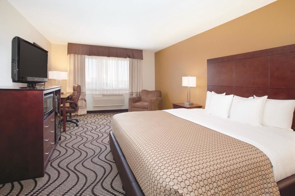 La Quinta Inn & Suites by Wyndham Castle Rock - photo 8