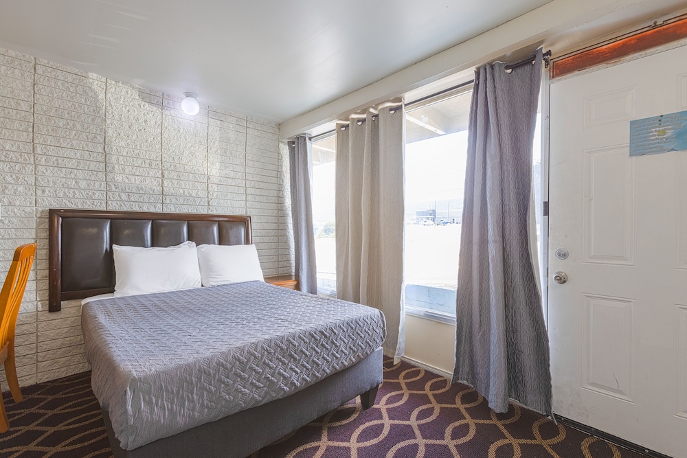 Sonrise Inn Lincoln Hwy By OYO - photo 37