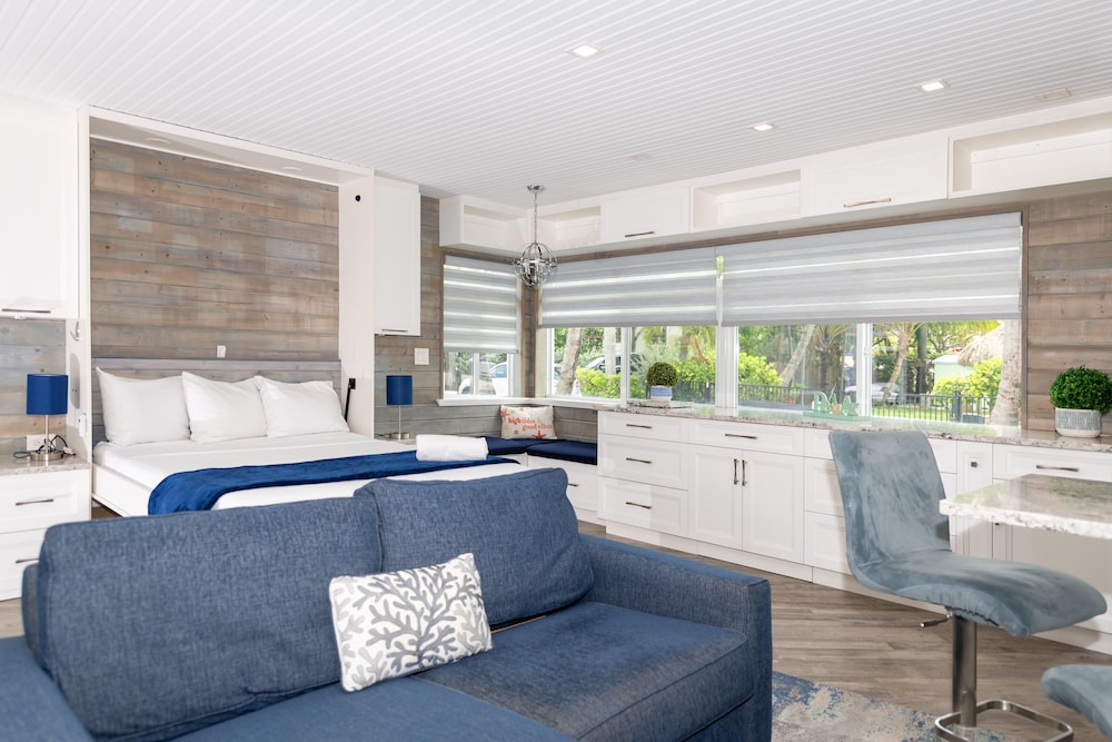 Tropic Isle Boutique Hotel - photo 6