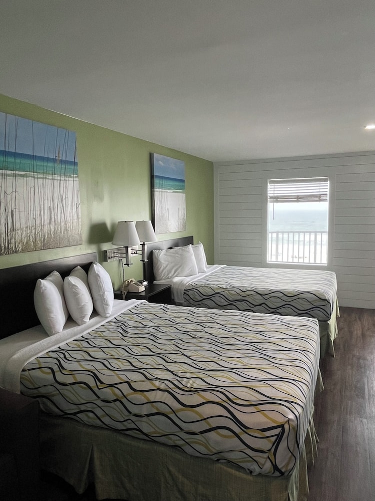 Boardwalk Beach Hotel - photo 3
