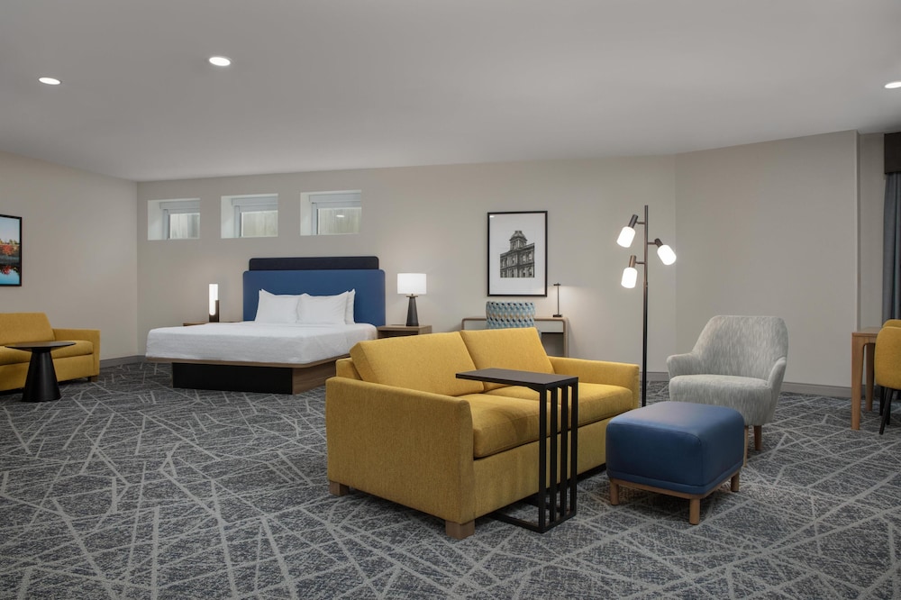 Hampton Inn & Suites Exeter - photo 29