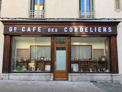 Le Grand Cafe Centre Historique Fibre Ess Rez De Chaussee Bedinshop — hotel in Romans-Sur-Isere