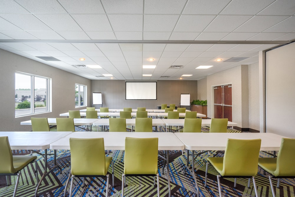 Holiday Inn Express Hotel & Suites Frankfort by IHG - photo 37