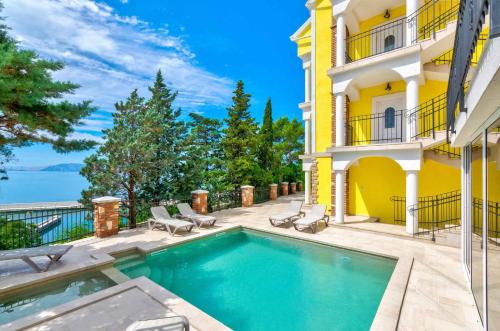 Apartments Palace Paulina in Novi Vinodolski 39469 — 4-Star Luxury Hotel in Novi Vinodolski, Croatia