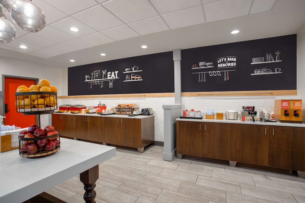 Hampton Inn Iowa City Coralville - photo 26