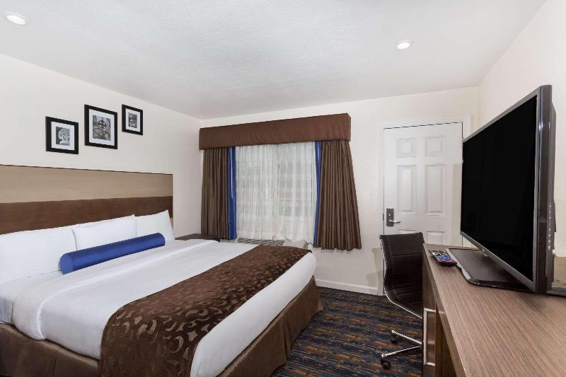 Howard Johnson by Wyndham Berkeley - photo 7