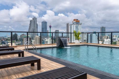 Pendennis Fern 4 Bedroom Luxury Retreat with Rooftop Pool in Central Colombo — 4-Star Luxury Hotel in Colombo, Sri Lanka