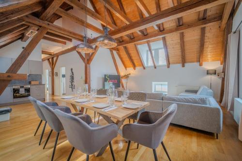 LUXOMES Tropical & Streetart Style Old Town Apartments Central Ingolstadt — 4-Star Luxury Hotel in Ingolstadt, Germany