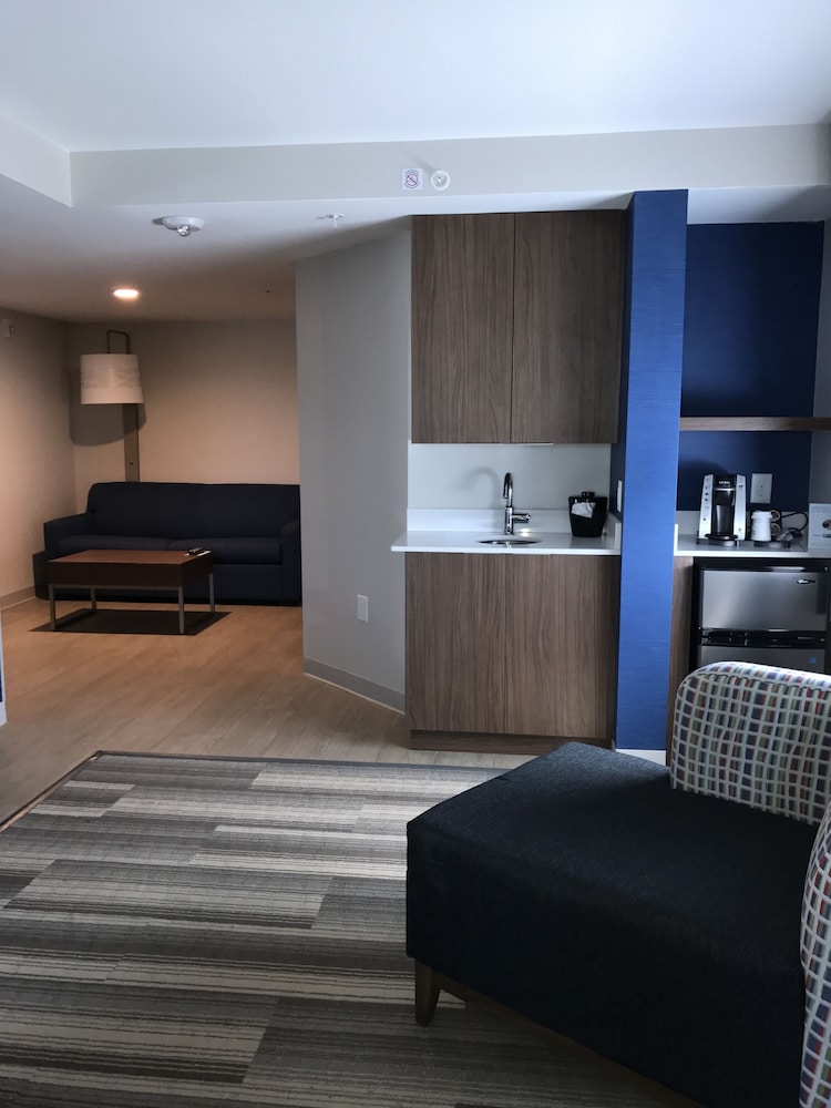 Holiday Inn Express & Suites Miami Airport East by IHG - photo 6