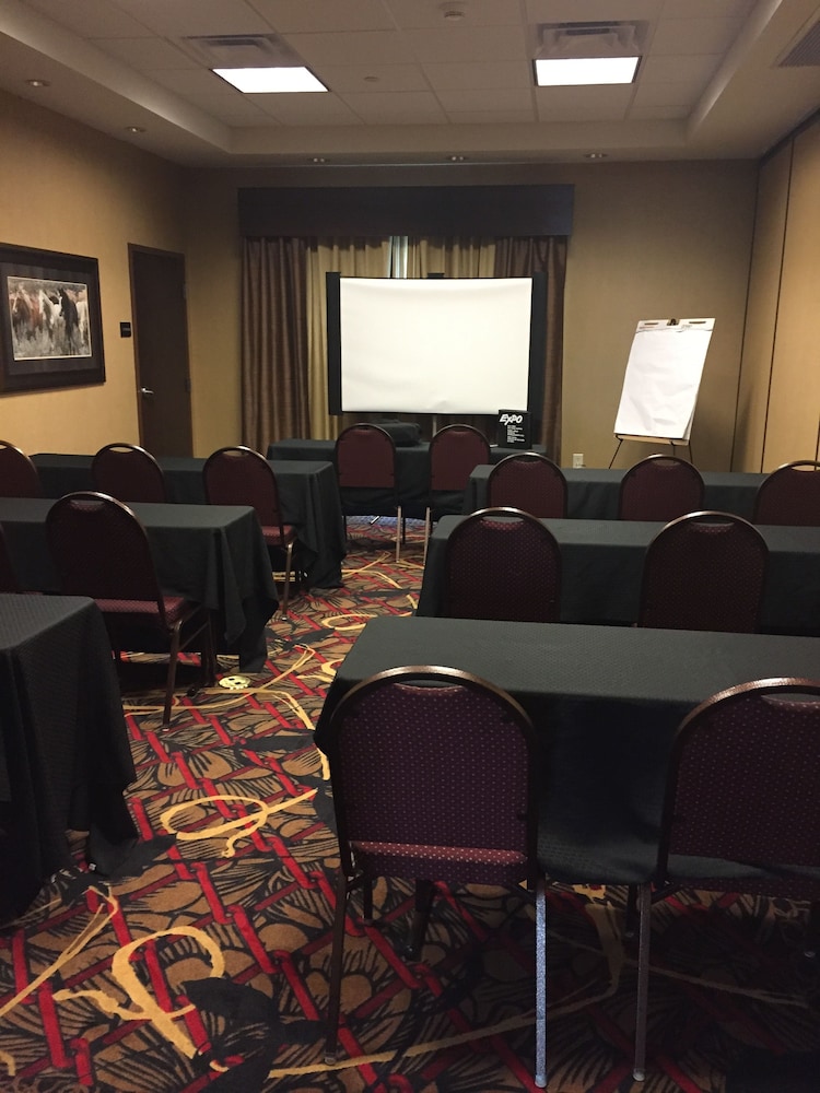 Hampton Inn & Suites Bismarck Northwest - photo 30