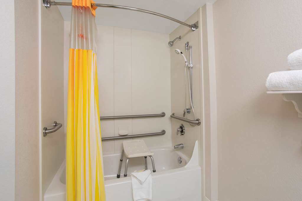La Quinta Inn & Suites by Wyndham Denver Southwest Lakewood - photo 19