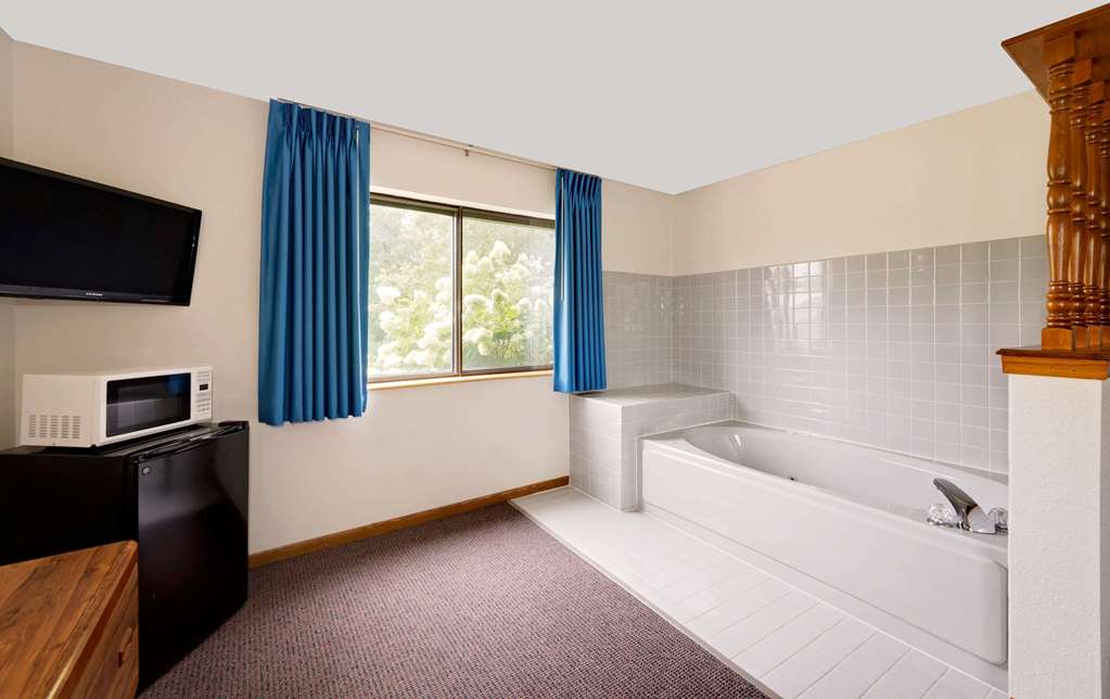 Super 8 by Wyndham Centerville - photo 11