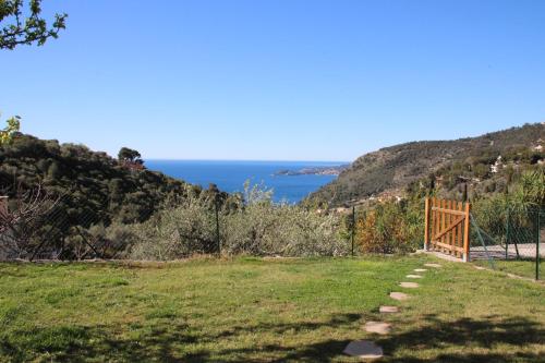 Location 2 Pieces Sur Eze A 3km De Monaco — Eze