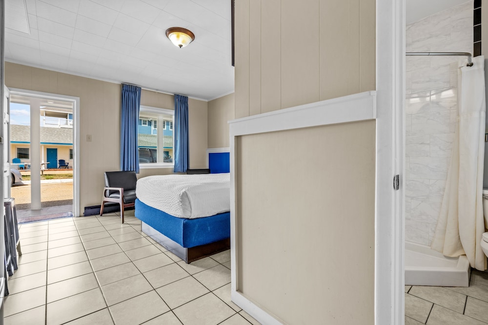 Dolphin Oceanfront Motel - photo 26
