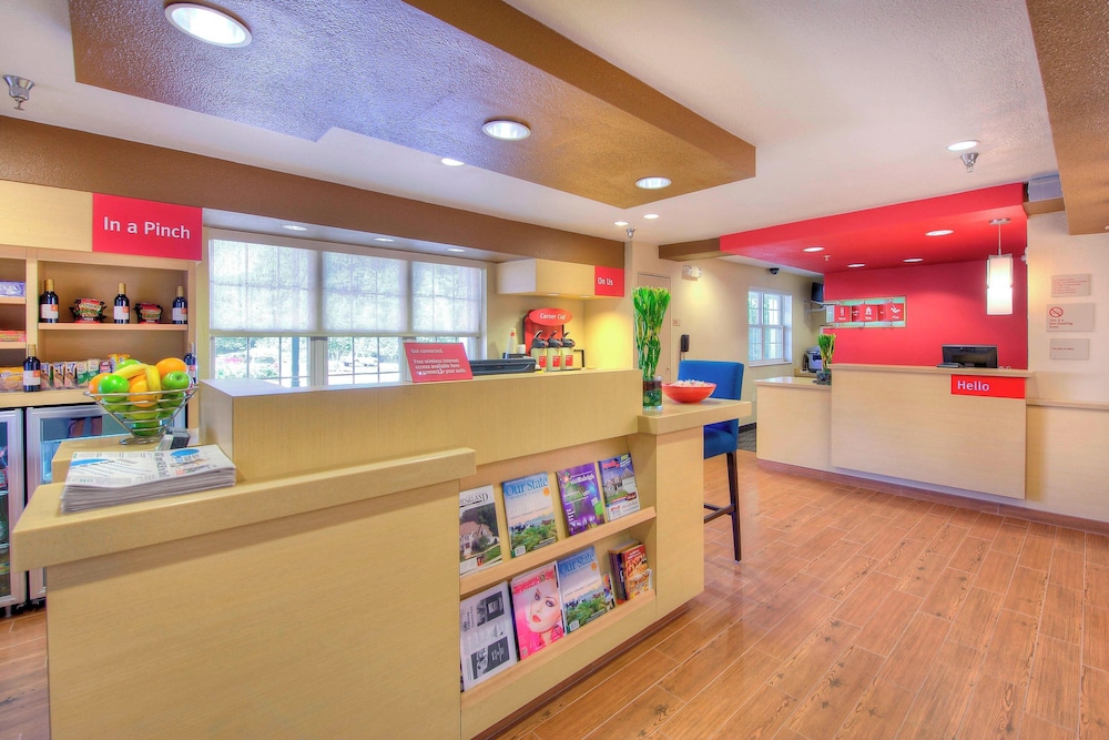 TownePlace Suites by Marriott Raleigh Cary Weston Parkway - photo 2