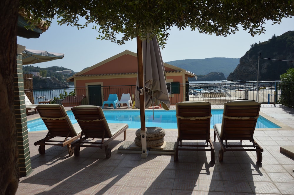 Akis Apartments — 4-Star Luxury Hotel in Corfu, Greece