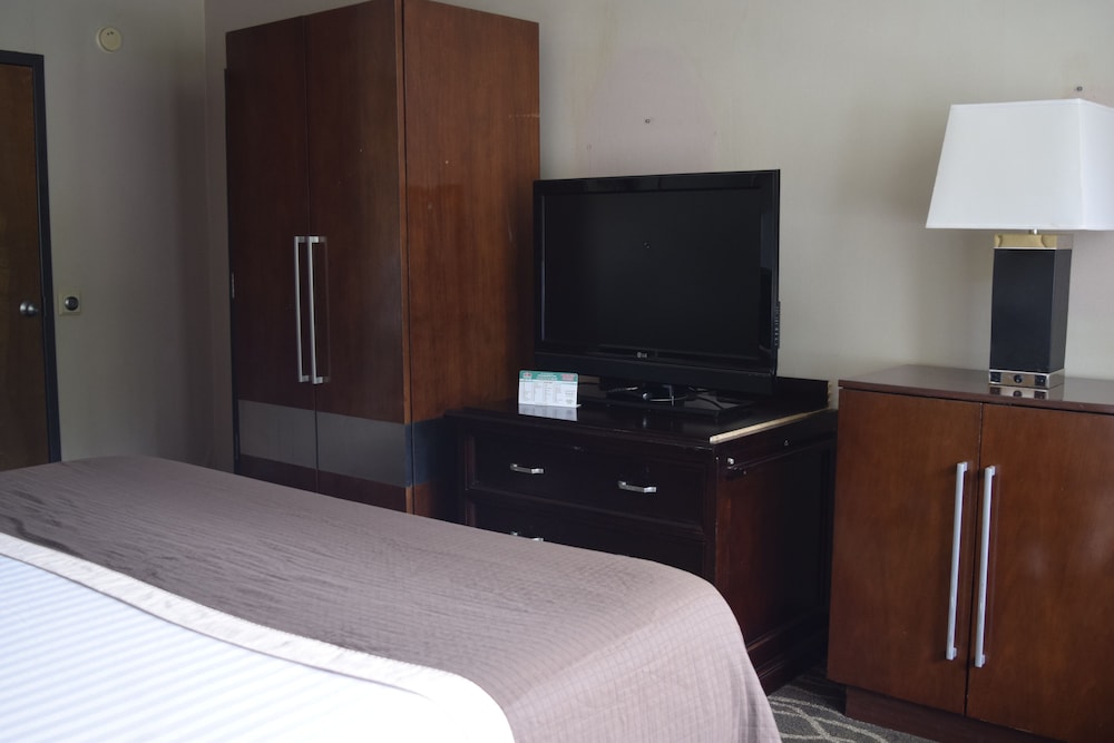 Landmark Inn Hartsville - photo 21