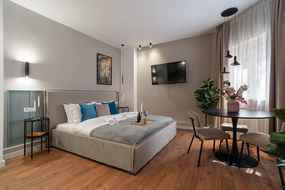 Urban Chic Studios Near Cismigiu & Calea Victoriei