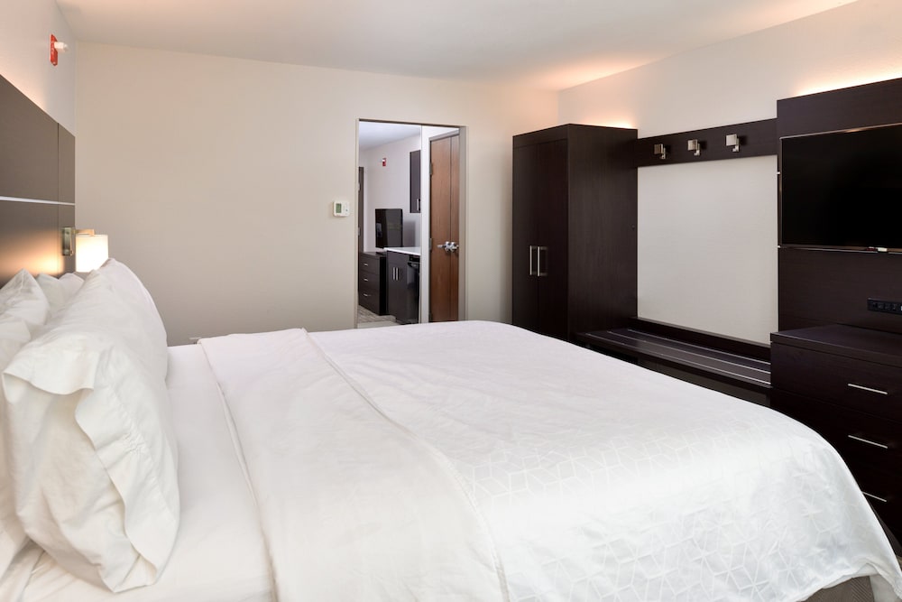 Holiday Inn Express & Suites Pueblo North by IHG - photo 28